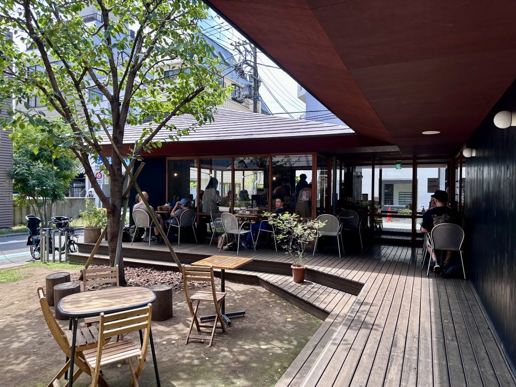 Frühstück in der Higurashi Bakery in Tokio